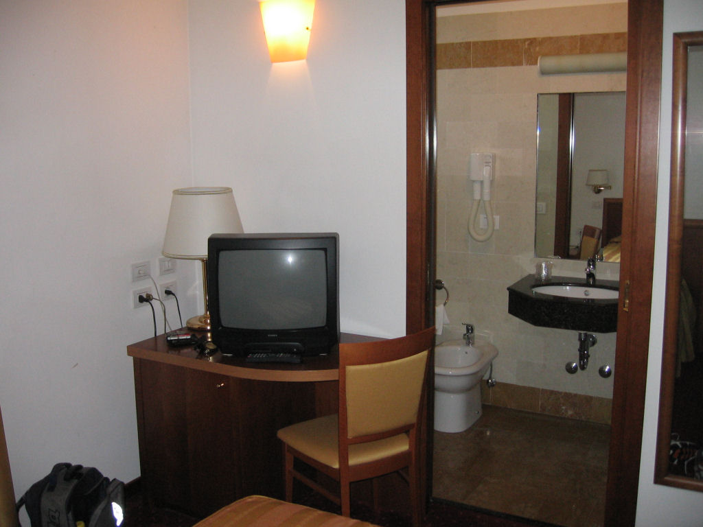 Stanza albergo side B