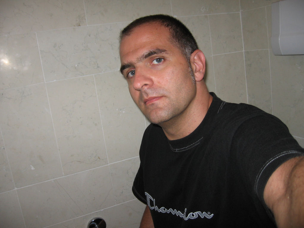 Emiliano seduto, ma dove
