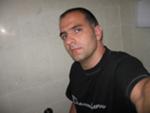 Emiliano seduto, ma dove
