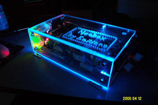 Neobox al buio con accessi solo i led blue
