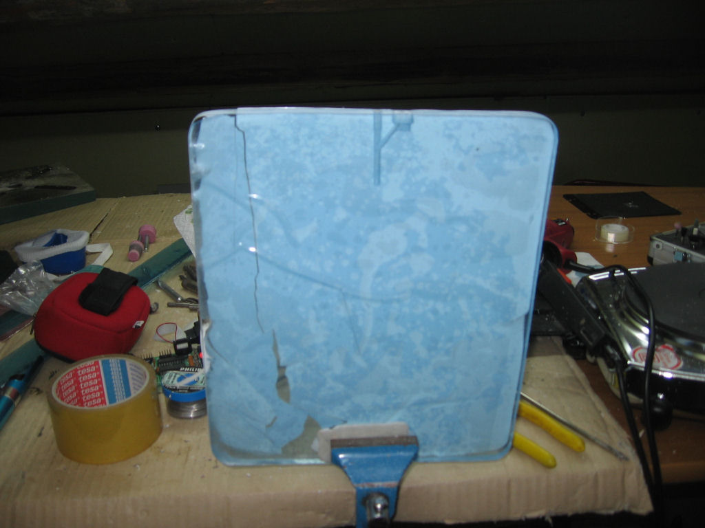 Realizzazione fori per led e interruttore