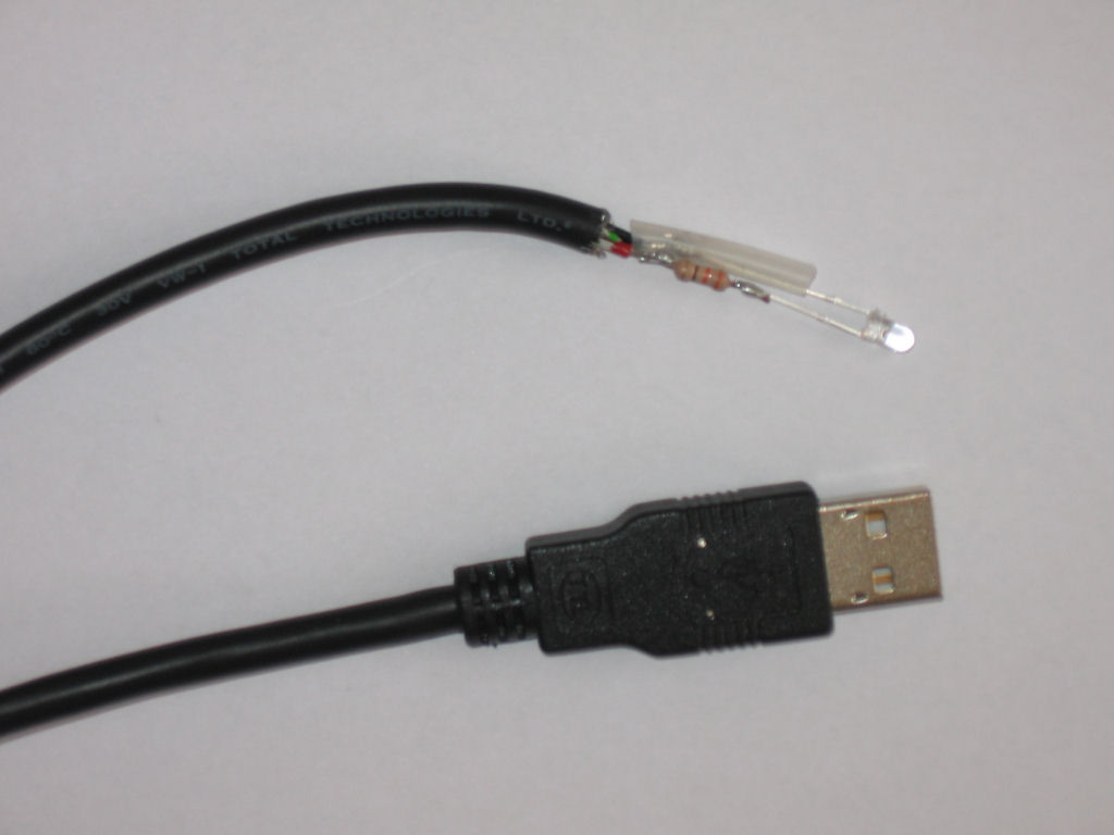 Led blu collegato alla alimentazione USB tramite resistenza