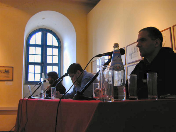 Emiliano sul palco dei relatori