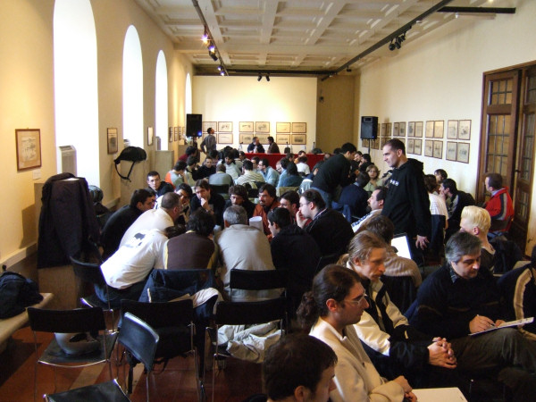 Panoramica sui tavoli di lavoro