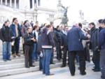 Ci si prepara alla foto sul Vittoriano